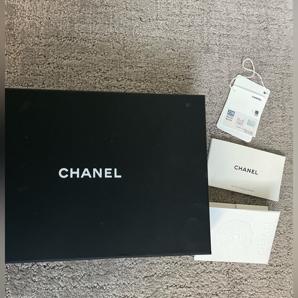 SOLD Chanel 19 Quilted Wallet Chain WOC Light Blue lambskin Mixed Hardware 22B - Picture 13 of 15